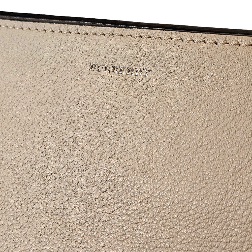 BURBERRY CLUTCH - Picture 4 of 15